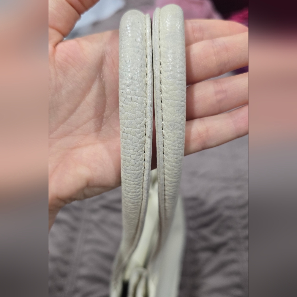 Yves Saint Laurent Cream Leather Women's Bag - Picture 3 of 16